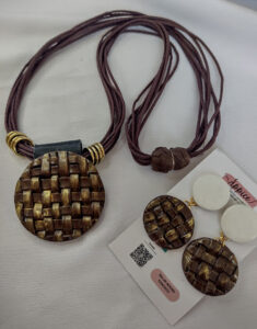 COLAR CHOCOLATE OURO